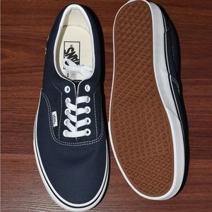 Vans Era
Navy
Size 11 US Men’s